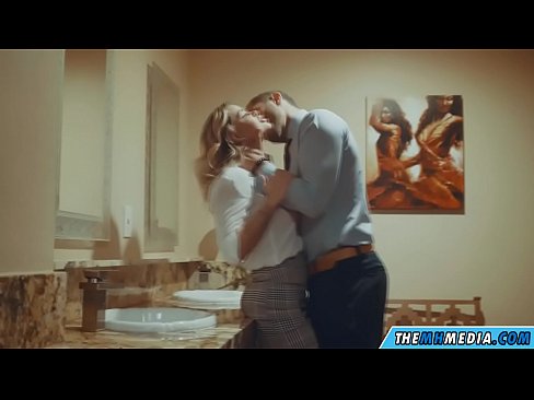 ❤️ ווען אַ באַסטי בלאָנדע סידוס איר אין אַ ציבור אָפּטריט ❌ פּאָרנאָ ווק ביי אונדז ﹏